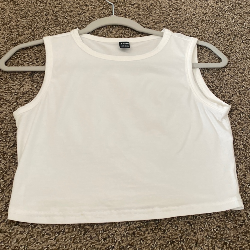 White sleeveless crop top shirt